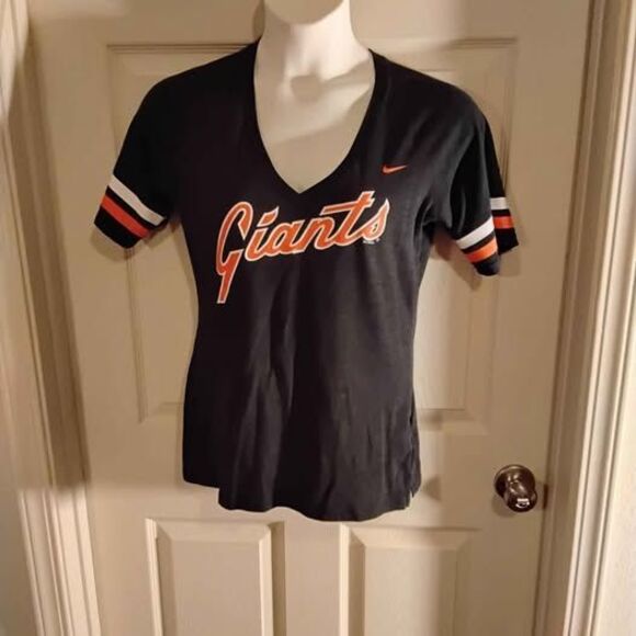 Women's Giants Tshirt, Size Large. (J-45) - Picture 1 of 4